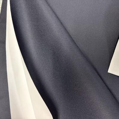 025 mm Épaisseur matériau ignifuge Largeur 150 cm Convient pour les applications industrielles Solution durable et ignifuge