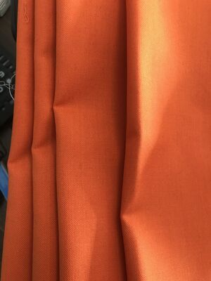 Tissu para-aramide 260GSM avec revêtement en aluminium, haute flexibilité, idéal pour la fabrication de vêtements et d'équipements de sécurité ignifuges