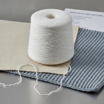 Faible absorption d'humidité Modacrylic Yarn Fibre Type Modacrylic Conçu pour les solutions textiles de tissus et de tissus de tricot