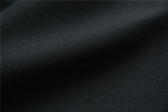 Fils de filature en métaramide noir destinés à l'isolation des vêtements de protection et aux matériaux ignifuges