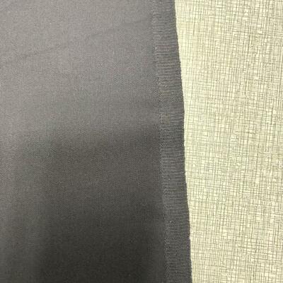 Longueur de rouleau 100m Tissu aramide personnalisé offrant une stabilité thermique de 260°C 15 % parfait pour les vêtements ignifuges