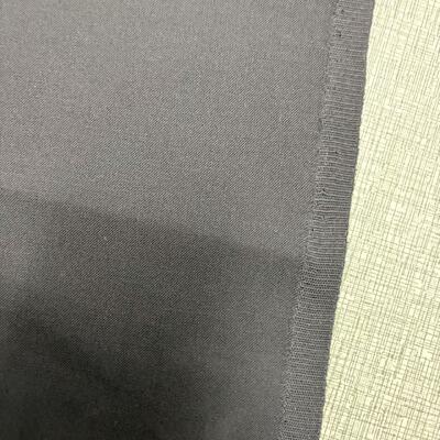 Longueur de rouleau 100m Tissu aramide personnalisé offrant une stabilité thermique de 260°C 15 % parfait pour les vêtements ignifuges