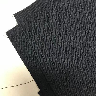 Tissu tissé en métal aramide 220gm avec résistance à la rupture 1000N 1200N Idéal pour les vêtements de protection et les équipements de sécurité